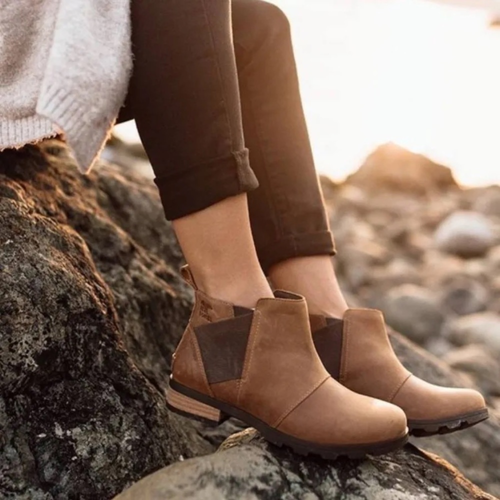 Sorrel leather waterproof Chelsea boots - woman’s 8.5